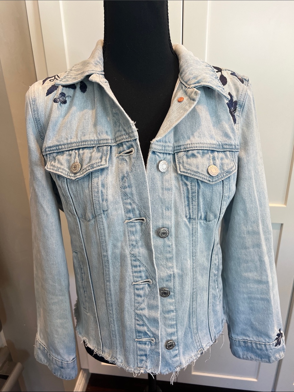 Old Navy Light Blue Embroidered Denim Jacket Size S EUC